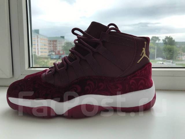 Maroon shop red jordans