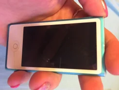 Apple iPod nano. ����