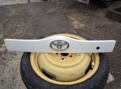 Накладка на дверь багажника. Toyota Prius, NHW20 Двигатель 1NZFXE