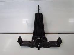 Крепление аккумулятора. Toyota Prius, ZVW30, ZVW30L