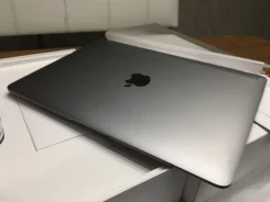 Apple MacBook. 12", ��� 8 ��, ���� 256���, WiFi, Bluetooth, ����������� �� 10��. ����