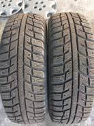 Kumho I'Zen KW22. Зимние, шипованные, износ: 30%, 2 шт