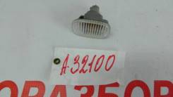 Повторитель поворота в крыло Toyota Avensis (T250)
