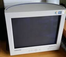 Samsung. 17" (43 см), технология CRT (ЭЛТ)