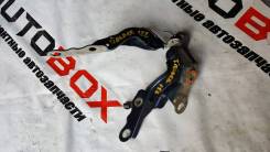 Крепление капота. Toyota: WiLL VS, Allex, Corolla Axio, Matrix, Corolla Fielder, Corolla, Corolla Runx Двигатели: 1NZFE, 1ZZFE, 2ZZGE, 2C, 2NZFE, 3ZZF...
