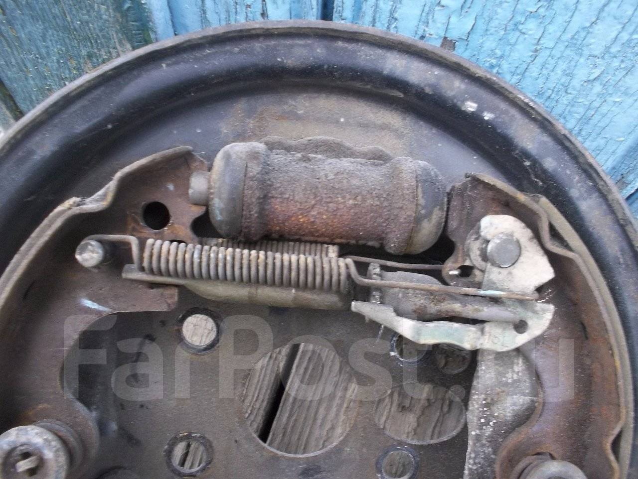 опорный диск тормозных колодок. механизм разведения колодок. механизм разведения колодок задний toyota yaris p1. развести колодки на кразе. механизм заднего тормоза тойота авенсис т220.