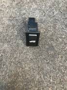 Кнопка открывания багажника. Toyota Vista Ardeo, SV50, AZV55, AZV50, ZZV50, SV55 Toyota Vista, SV55, AZV55, AZV50, SV50, ZZV50 Двигатели: 1ZZFE, 3SFSE...