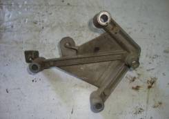 Кронштейн опоры двигателя. Renault Symbol, LU01, LB Renault Clio Двигатели: K4M, K7J, K4J