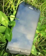 Asus ZenFone 2 Deluxe. �/�
