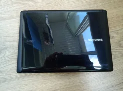 Samsung N150. 10.1", 1,7����, ��� 2048 ��, ���� 250���, WiFi, Bluetooth, ����������� �� 2��.