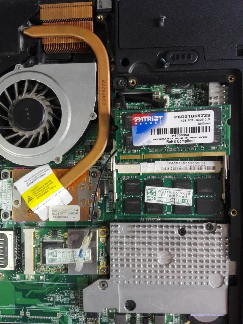 Roverbook Voyager. 15.4", ��� 2048 �� ����