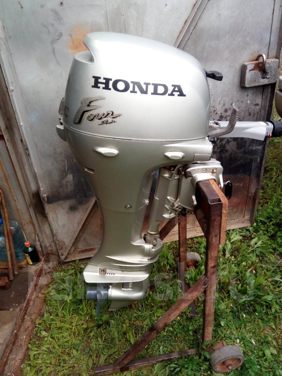 Владивосток лодочные моторы б. Мотор Хонда 9.9. Лодочный мотор Honda 4-тактный 9,9. Лодочный мотор Honda 2 1999. Лодочный мотор Honda 10.