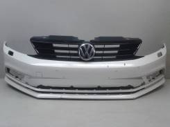Бампер передний с решеткой под омыв. фар vw jetta 14- б/у 5cu021bgr. Под заказ