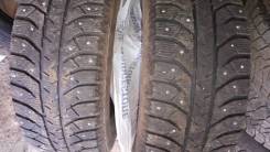 Bridgestone Ice Cruiser 7000. Зимние, шипованные, 2012 год, износ: 10%, 2 шт
