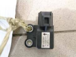 Датчик air bag Mitsubishi Pajero / Montero 2000-2006, правый