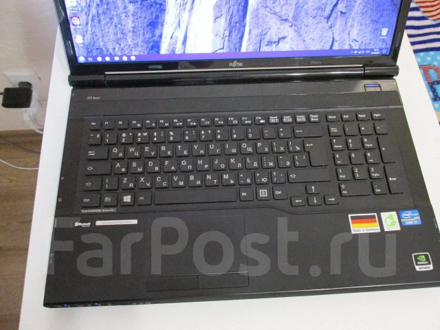 Fujitsu LifeBook NH532. 17.3", 2,4����, ��� 8 ��, ���� 1 000���, WiFi: 1, Bluetooth: 1, ����������� �� 3��. ����