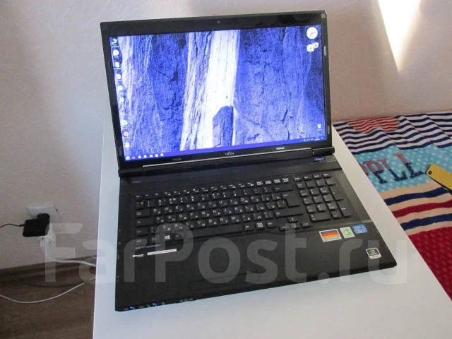 Fujitsu LifeBook NH532. 17.3", 2,4����, ��� 8 ��, ���� 1 000���, WiFi: 1, Bluetooth: 1, ����������� �� 3��. ����