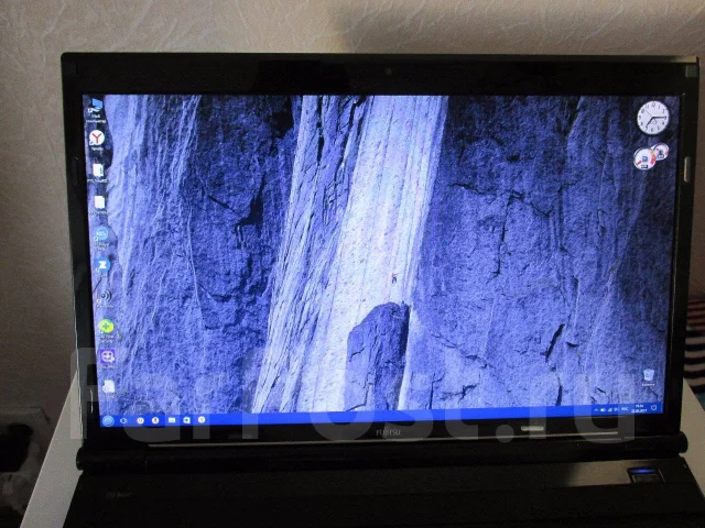 Fujitsu LifeBook NH532. 17.3", 2,4����, ��� 8 ��, ���� 1 000���, WiFi: 1, Bluetooth: 1, ����������� �� 3��. ����