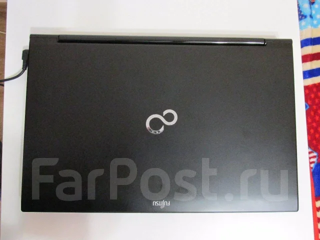 Fujitsu LifeBook NH532. 17.3", 2,4����, ��� 8 ��, ���� 1 000���, WiFi: 1, Bluetooth: 1, ����������� �� 3��. ����