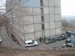 Обменяю две гостинки по 24кв м на 3ком. кв во владивостоке. От частного лица (собственник)