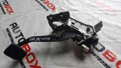Педаль тормоза. Toyota Harrier, ACU35, MCU36W, GSU36, ACU30, MCU30, GSU31, GSU30, MCU31, GSU35, MCU35, MCU36 Toyota Kluger V, ACU20, ACU25, MCU20, MCU...