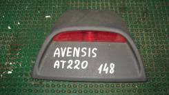 Фонарь Toyota Avensis