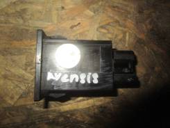 Кнопка открывания бензобака. Toyota Avensis, ADT250, ADT251, AZT250, AZT250L, AZT250W, AZT251, AZT251L, AZT251W, AZT255, AZT255W, CDT250, ZZT250, ZZT2...