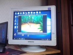 Samsung. 17" (43 см), технология CRT (ЭЛТ)