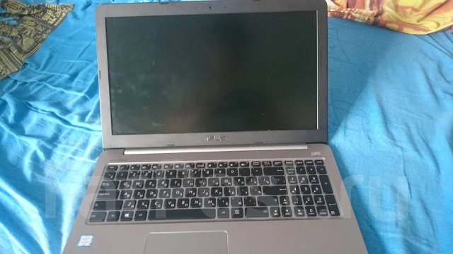 Asus K501UX. 15.6", 2,5����, ��� 6 ��, ���� 1 000���, WiFi: 1, Bluetooth: 1, ����������� �� 12��. ����