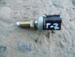 Концевик под педаль тормоза. Toyota Gaia, SXM10, SXM10G, SXM15, SXM15G