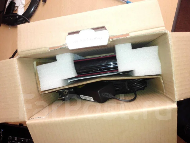 Toshiba Libretto W100-106. 7", 1,2����, ��� 2048 ��, ���� 60���, WiFi: 1, Bluetooth: 1, ����������� �� 1��. ����
