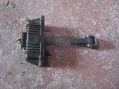 Ограничитель двери. Toyota Avensis, ADT251, AZT250, AZT250L, AZT250W, AZT251, AZT251L, AZT251W, AZT255, AZT255W, CDT250, ZZT251, ZZT251L Двигатели: 1A...