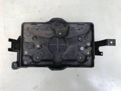 Крепление аккумулятора. Mitsubishi Pajero, V83W, V85W, V86W, V87W, V88V, V88W, V93W, V95W, V96W, V97W, V98V, V98W Mitsubishi Montero, V83W, V85W, V86W...