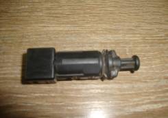Стоп-сигнал. Renault: Sandero, Kangoo, Trafic, Master, Clio, Twingo, Logan, Symbol Двигатели: D4D, K7M, D4F, K4M, D7D, D7F, E7J, F8Q, F9Q, K9K, K7J, G...