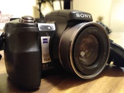 Sony Cyber-shot DSC-H9. 8 - 8.9 ��, ���: 14� � ����� ����
