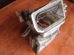 Корпус моторчика печки. Toyota Premio, AZT240, ZZT245, NZT240, ZZT240 Двигатели: 1ZZFE, 1NZFE, 1AZFSE