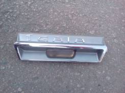 Накладка на дверь багажника. Toyota Gaia, ACM10, ACM10G Двигатель 1AZFSE