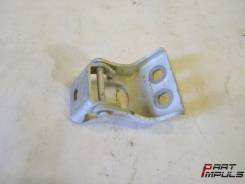 Крепление боковой двери. Renault Kangoo Двигатели: K7M, 5AM, K4M, K9K