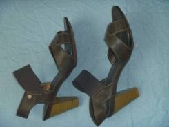 Босоножки. 38