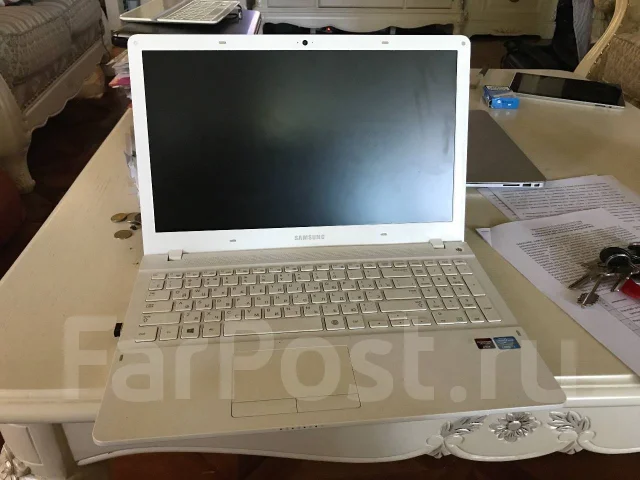 Samsung 370R5E. 15.6", 2 500����, ��� 8 ��, ���� 128���, WiFi: 1, Bluetooth: 1, ����������� �� 3��. ����