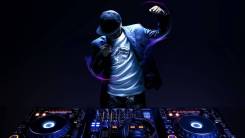 DJ со своей аппаратурой в Хабаровске