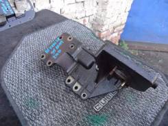 Крепление топливного насоса. Mazda 323, BJ Mazda Familia, BJEP Двигатель RF