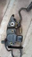 Педаль газа. Toyota RAV4, ACA20, ACA20W, ACA21, ACA21W, ACA22, ACA23, CLA20, CLA21 Двигатели: 1AZFE, 1AZFSE, 1CDFTV, 2AZFE