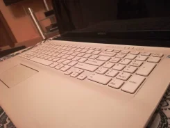 Sony VAIO SVE1712E1R. 17", 2,4����, ��� 4 ��, ���� 500���, WiFi: 1, Bluetooth: 1 ����