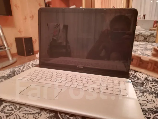 Sony VAIO SVE1712E1R. 17", 2,4����, ��� 4 ��, ���� 500���, WiFi: 1, Bluetooth: 1 ����