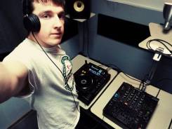 Услуги DJ, звукорежиссера.