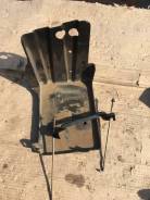 Кожух аккумулятора. Mitsubishi Bravo, U42V Mitsubishi Lancer, CS6A, CS5A, CS5W, CS2A, CS2W, CS2V Mitsubishi Lancer Cedia, CS2A, CS6A, CS5A, CS5W, CS2V...