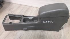 Подлокотник. Nissan Sunny, FB15