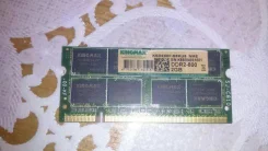 SO-DIMM DDR2.
