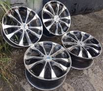 RTX Akina. 7.5x17, 5x114.30, ET35, ЦО 72,0 мм.